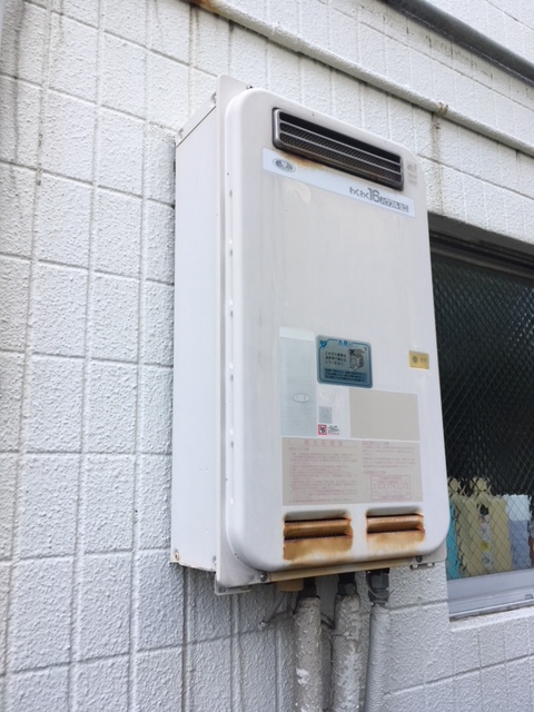 大阪府吹田市 S様 リンナイ給湯器 RUX-A1616W-E 16号オートストップ給湯専用給湯器 交換工事 交換前