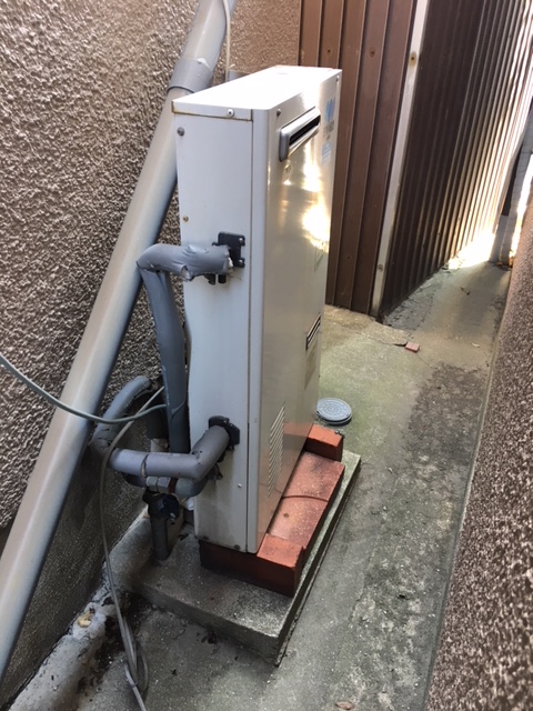 大阪府堺市西区 T様 リンナイ給湯器 RUX-A1616W-E 16号オートストップ給湯専用給湯器 交換工事 交換前