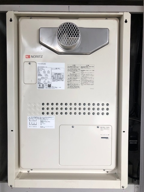 大阪府大阪市西区 S様 ノーリツ給湯器 GQH-2443AWXD-T-DX BL 24号高温水供給式暖房給湯器 交換工事 交換後