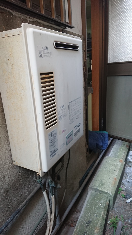 大阪府堺市西区 Ｋ様 ノーリツ給湯器 GT-1660SAWX-1 BL 16号オート追焚付給湯器 交換工事 交換前