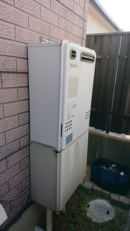 大阪府堺市北区 Ｎ様 ノーリツ給湯器 GT-2460SAWX-1 BL 24号オート追焚付給湯器 交換工事 交換前