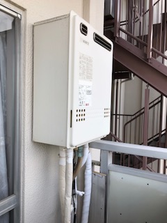 東京都江戸川区 Ｆ様 ノーリツ給湯器 GT-1660SAWX-1 BL 16号オート追焚付給湯器 交換工事 交換前