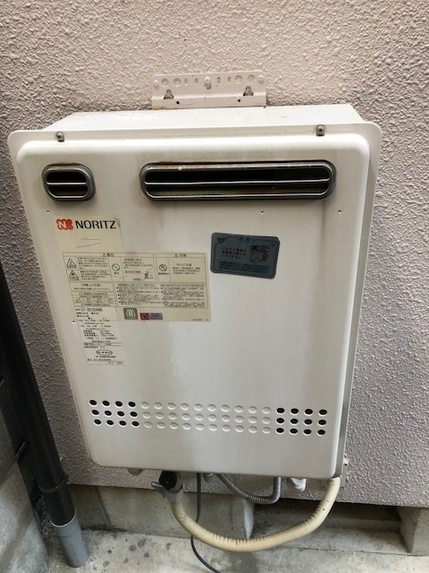 京都府宇治市 K様 ノーリツ給湯器 GT-2060SAWX-1 BL 20号オート追焚付給湯器 交換工事 交換前