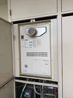 兵庫県西宮市 Ｎ様 ノーリツ給湯器 GQH-2443AWXD-T-DX BL 24号高温水供給式暖房給湯器 交換工事 交換前