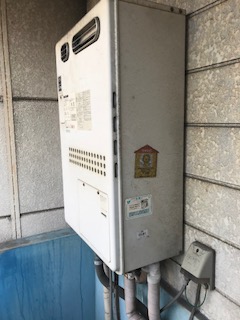 大阪府大阪市住之江区 M様 リンナイ給湯器 RUJ-V1611W(A) 16号高温水供給式給湯器 交換工事 交換前