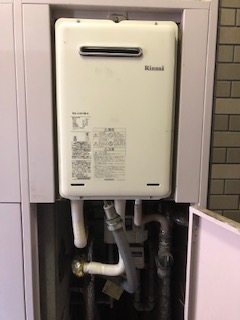 東京都墨田区 Ｔ様 リンナイ給湯器 RUX-A1616W-E 16号オートストップ給湯専用給湯器	交換工事 交換後