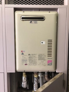 東京都墨田区 Ｔ様 リンナイ給湯器 RUX-A1616W-E 16号オートストップ給湯専用給湯器	交換工事 交換前