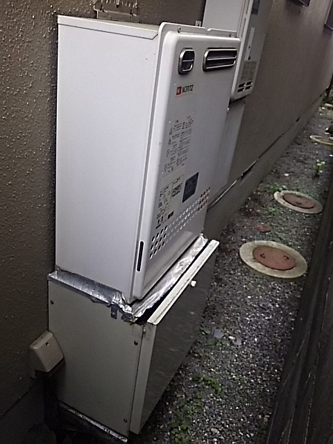 大阪府寝屋川市 H様 リンナイ給湯器 RUJ-A1610W 16号高温水供給式給湯器 交換工事 交換前