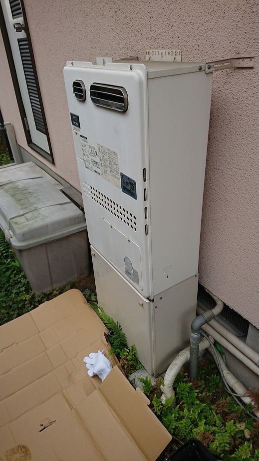 奈良県奈良市 Ｋ様 ノーリツ給湯器 GT-2460AWX-1 BL 24号フルオート追焚付給湯器 交換工事 交換前