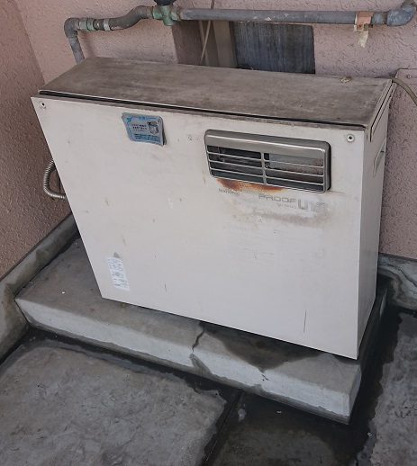 大阪府大阪市住之江区 Ｋ様 ノーリツ給湯器 GT-1660SAWX-1 BL 16号オート追焚付給湯器 交換工事 交換前