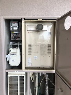 大阪府吹田市 Ｙ様 ノーリツ給湯器 GQH-2443AWX3H-T-DX BL 24号高温水供給式暖房給湯器 交換工事 交換前