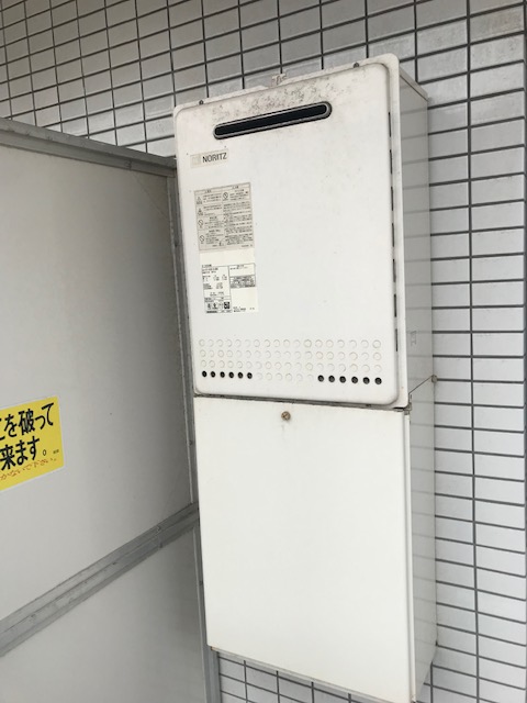 千葉県船橋市 Ｙ様 ノーリツ給湯器 GT-2460SAWX-1 BL 24号オート追焚付給湯器 交換工事 交換前