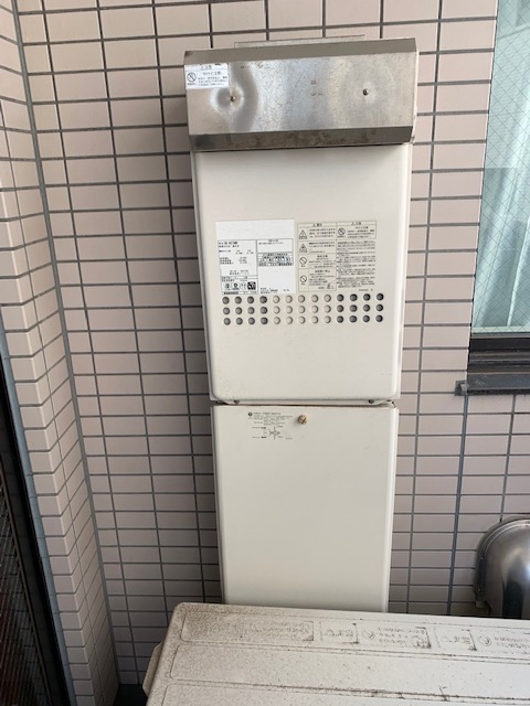 東京都練馬区 Ｙ様 リンナイ給湯器 RUJ-A1610W 16号高温水供給式給湯器 交換工事 交換前