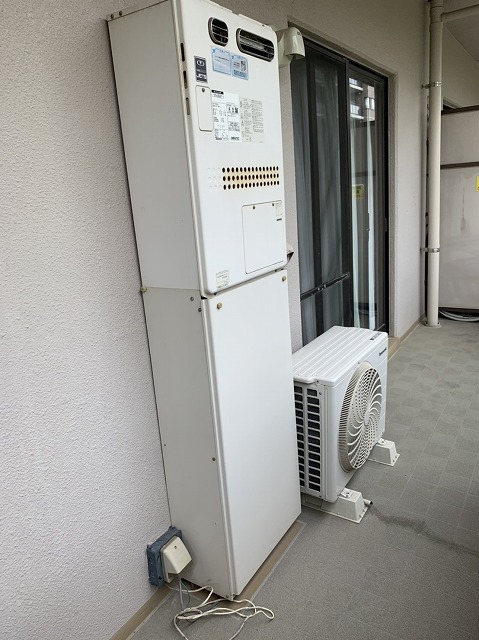 兵庫県宝塚市 N様 都市ガス リンナイ給湯器 RUJ-A2400W 24号高温水供給式給湯器 交換工事 交換前