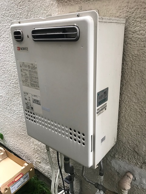 大阪府吹田市 Ｍ様 都市ガス ノーリツ給湯器 GT-1660SAWX-1 BL 16号オート追焚付給湯器 交換工事 交換前