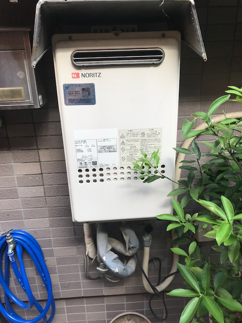 大阪府大阪市福島区 Ｓ様 都市ガス リンナイ給湯器 RUJ-A2400W 24号高温水供給式給湯器 交換工事 交換前