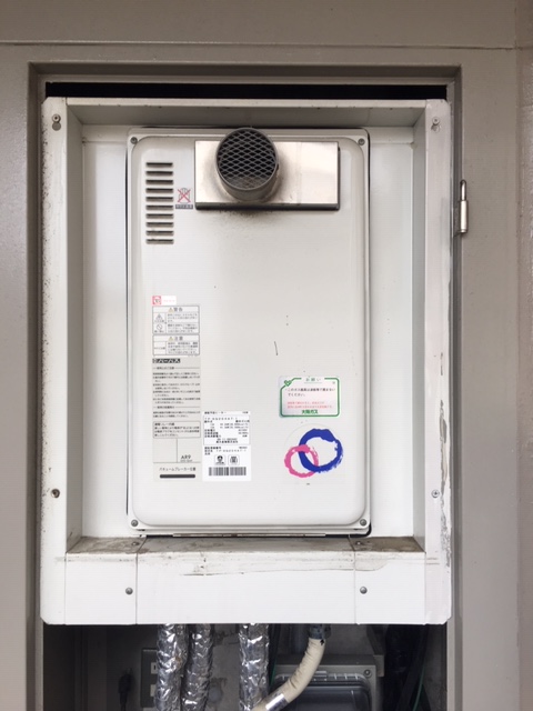 兵庫県西宮市 Ｉ様 都市ガス リンナイ給湯器 RUJ-A2010T-L-80 20号高温水供給式給湯器 交換工事 交換前
