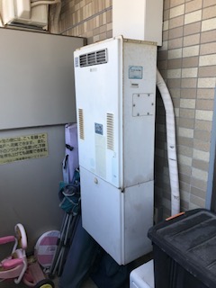 大阪府大阪市中央区 Ｔ様 都市ガス ノーリツ給湯器 GQH-2443AWXD-T-DX BL 24号高温水供給式暖房給湯器 交換工事 交換前