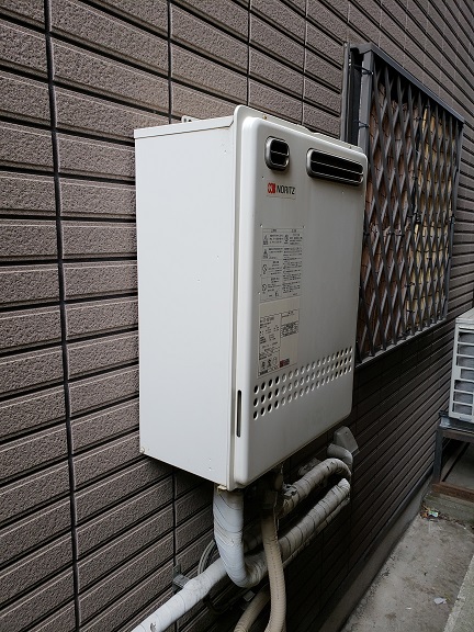 東京都葛飾区 Ａ様 都市ガス ノーリツ給湯器 GT-2460SAWX-1 BL 24号オート追焚付給湯器 交換工事 交換前