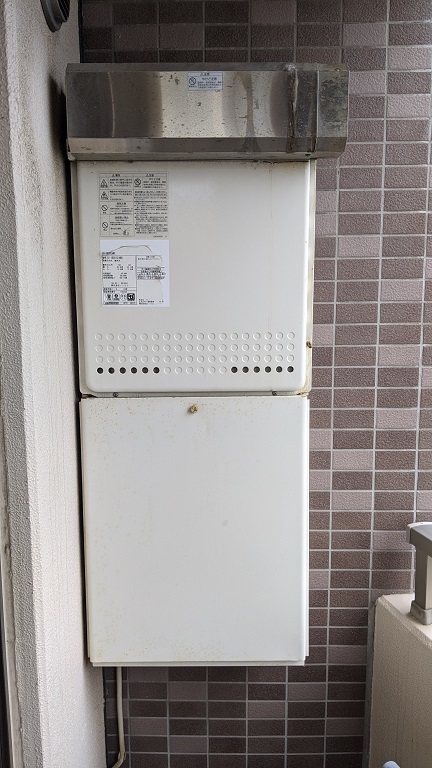 東京都渋谷区 Ｔ様 都市ガス ノーリツ給湯器 GT-1660SAWX-1 BL 16号オート追焚付給湯器 交換工事 交換前