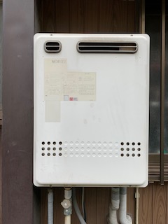 東京都江戸川区 Ｉ様 都市ガス ノーリツ給湯器 GT-2460SAWX-1 BL 24号オート追焚付給湯器 交換工事 交換前