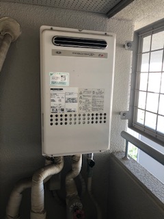 大阪府吹田市 I様 都市ガス リンナイ 給湯器 RUJ-A2400W 24号高温水供給式給湯器 交換工事 交換前