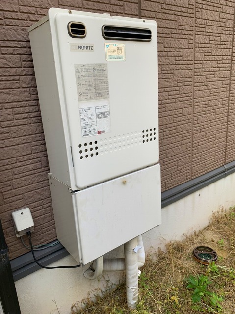 兵庫県川西市 Ｋ様 都市ガス ノーリツ給湯器 GT-2460SAWX-1 BL 24号オート追焚付給湯器 交換工事 交換前