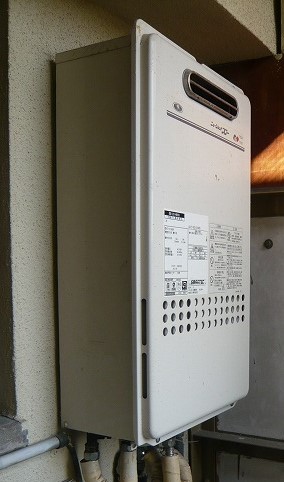 大阪府大阪市西淀川区 T様 都市ガス リンナイ給湯器 RUJ-A1610W 16号高温水供給式給湯器 交換工事 交換前