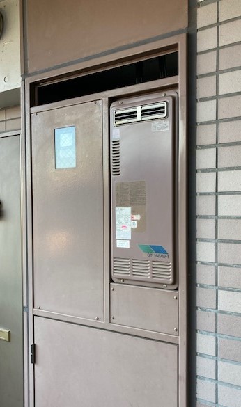 東京都練馬区 S様 都市ガス リンナイ給湯器 RUF-SA1615SAW 16号オート追焚付給湯器 交換工事 交換前