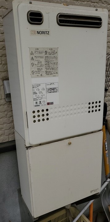 埼玉県越谷市 U様 ノーリツ GT-C2062AWX BL 20号スタンダード（フルオート）追焚付給湯器（エコジョーズ） 交換工事 交換前