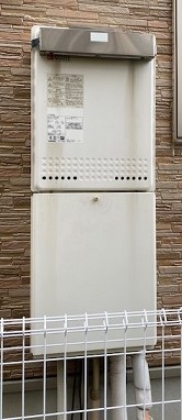 埼玉県越谷市 M様 都市ガス パロマ給湯器 FH-E2011SAWL  20号オート追焚付給湯器 交換工事 交換前