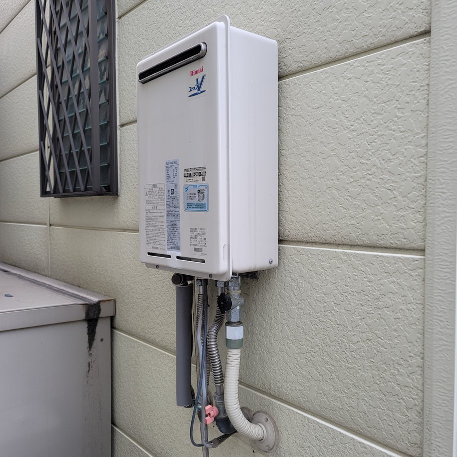 京都府向日市 K様 都市ガス リンナイ給湯器 RUJ-A2400W  24号高温水供給式給湯器 交換工事 交換前