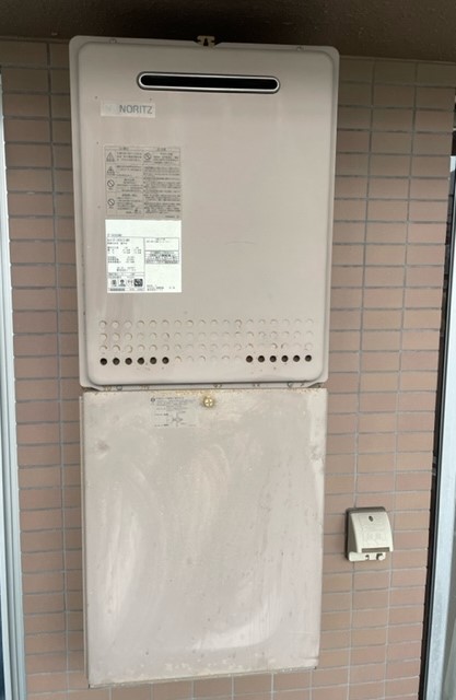 神奈川県横浜市中区 N様 都市ガス ノーリツ給湯器 GT-2460SAWX-2 BL 24号オート追焚付給湯器 交換工事 交換前