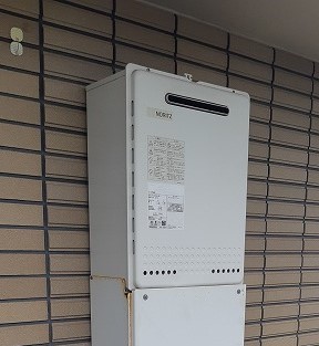 東京都世田谷区 I様 都市ガス ノーリツ給湯器 GT-2460AWX-2 BL 24号フルオート追焚付給湯器 交換工事 交換前