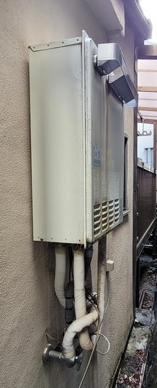 京都府京都市北区 K様 都市ガス ノーリツ給湯器 GT-2060SAWX-2 BL 20号オート追焚付給湯器 交換工事 交換前