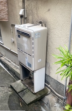 大阪府大阪市港区 T様 都市ガス ノーリツ給湯器 GT-2470SAW BL 24号オート追焚付給湯器 交換工事 交換前